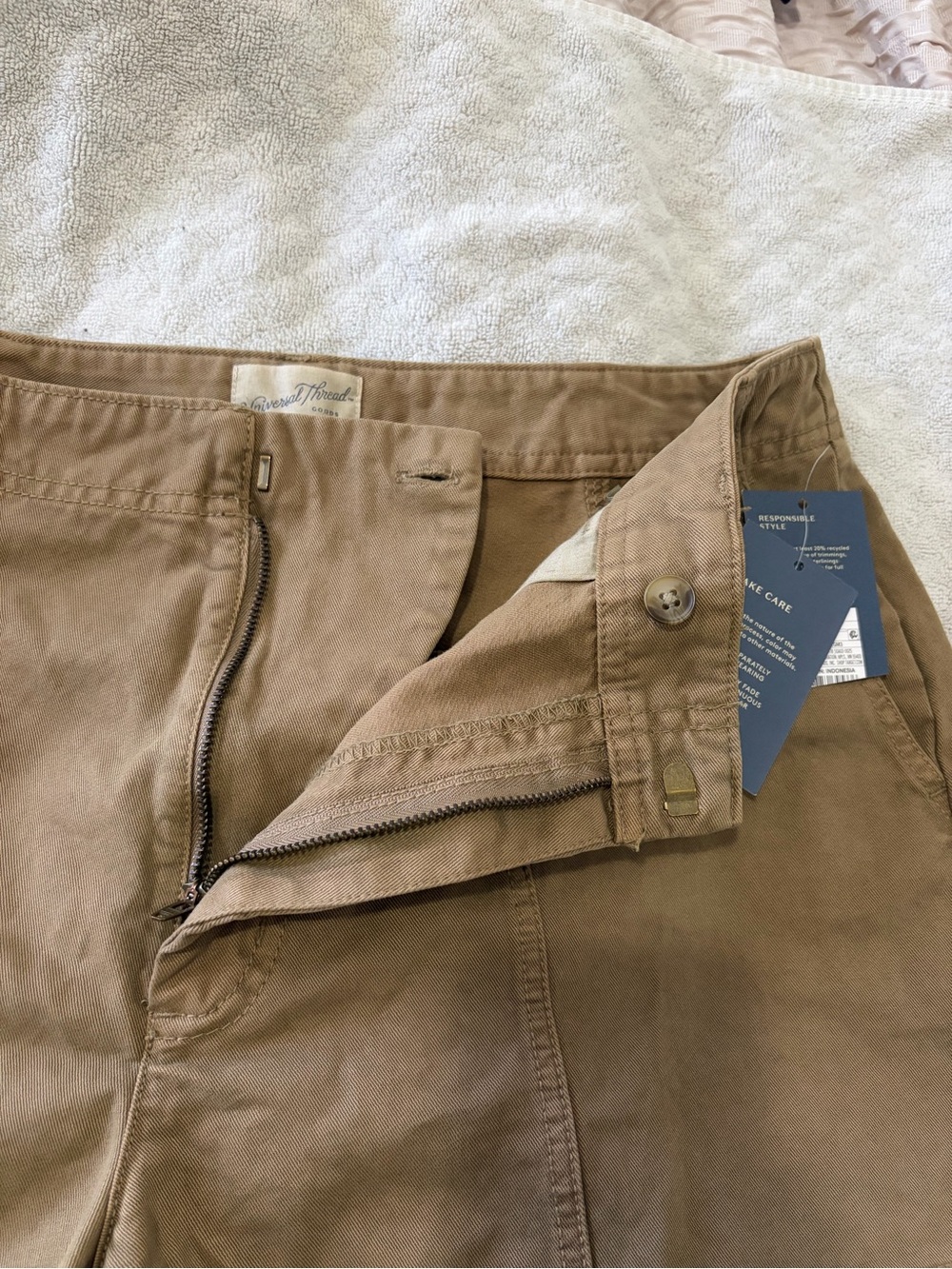 Universal Thread Women’s Shorts - Picture 3 of 4